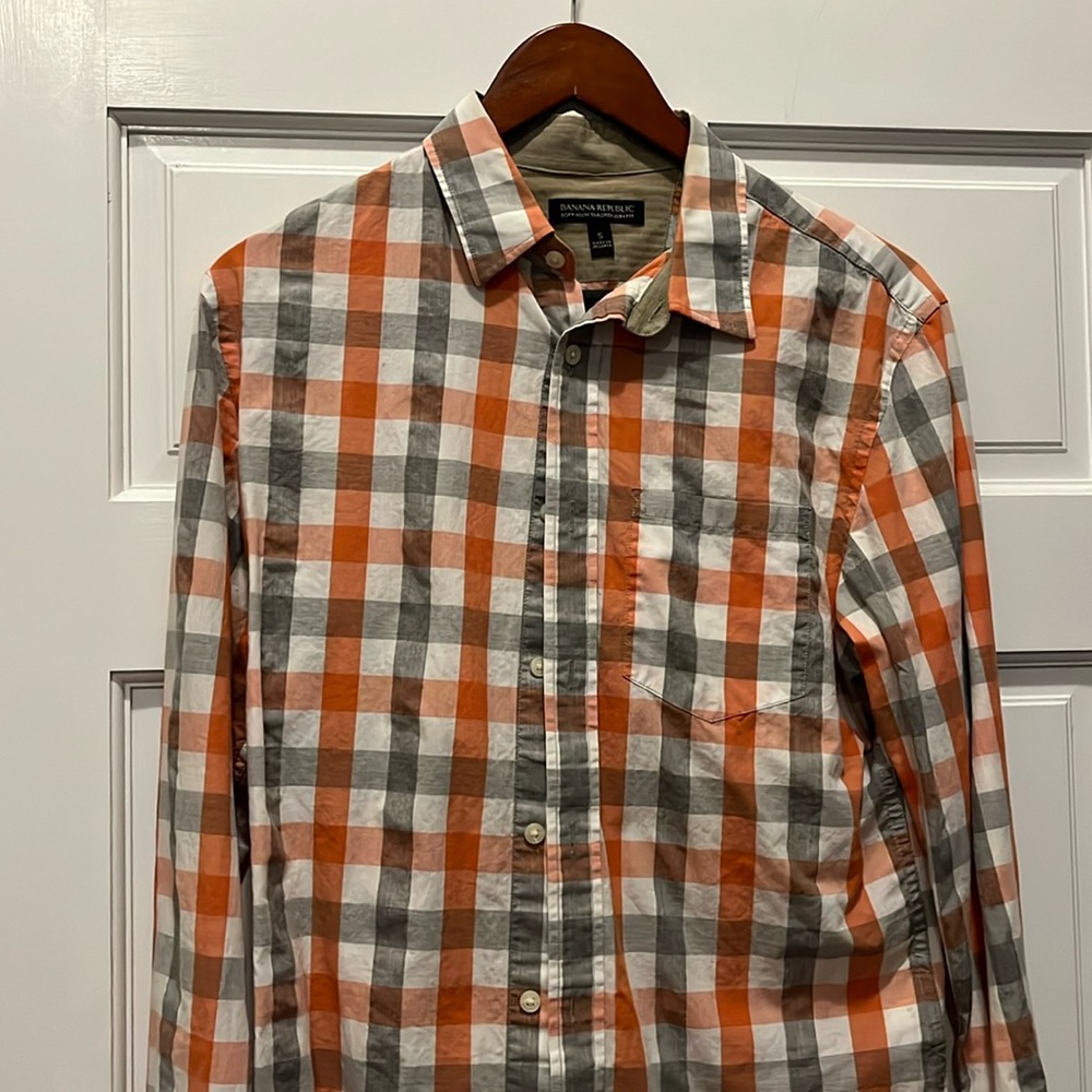 Soft wash, non-iron tailored, slim fit